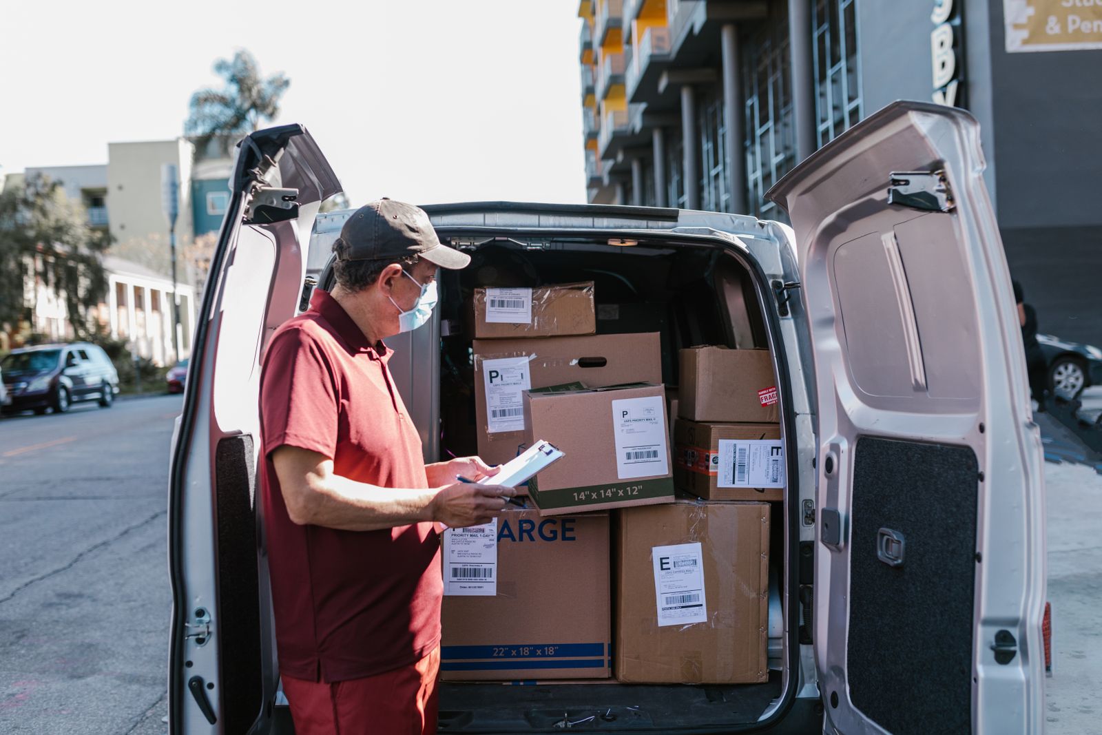 Trucking dispatch software routing delivery trucks from one dispatch board